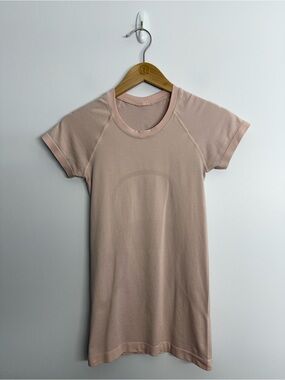 Lululemon Swiftly Tech Short Sleeve T-Shirt Blush Pink Size 2